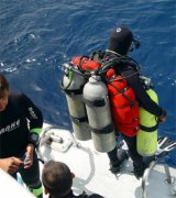 <b>�Ӽ���ǱˮԱ����ѧ���������</b>