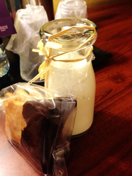 牛奶和美味曲奇饼